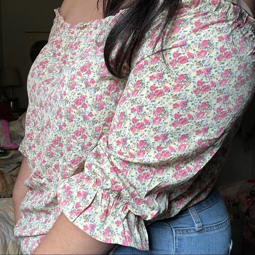 Boohoo NWT off shoulder floral blouse 🌸